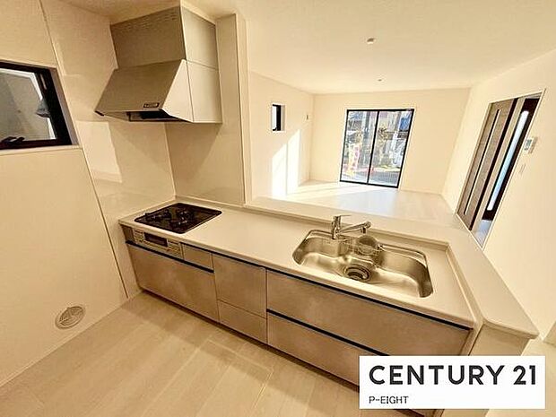 料理をしながらリビングを見渡せるつくりで、料理中も家族との会話がはずみます。