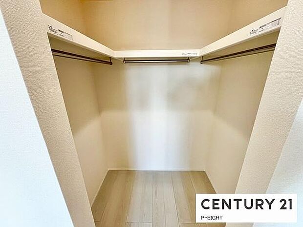 ウォークインクローゼットで楽々収納！