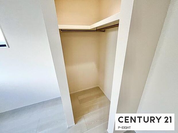 ウォークインクローゼットでたくさん収納できます！