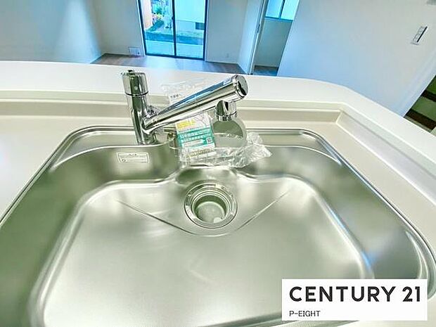 浄水器内蔵型のため、キッチン回りもスリムな印象です!