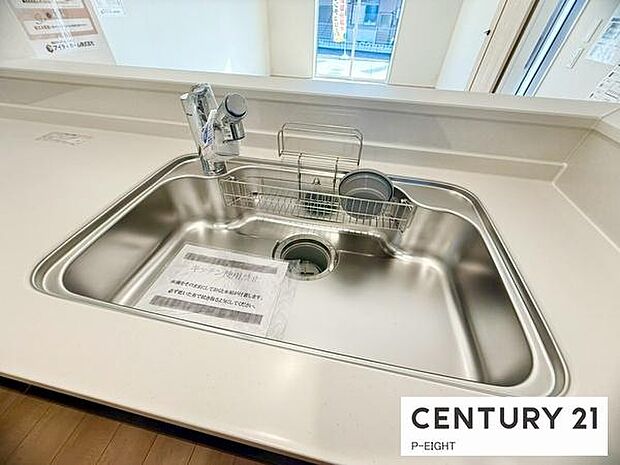 浄水器内蔵型のため、キッチン回りもスリムな印象です！