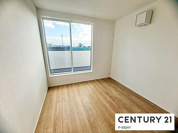 バルコニーに面しており明るい洋室です!