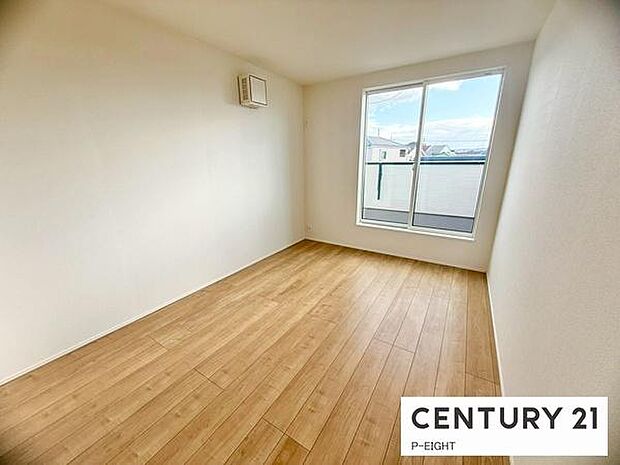 バルコニーに面しており明るい洋室です！