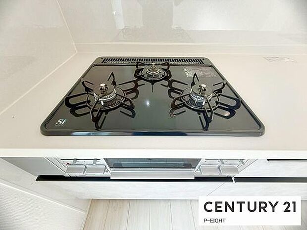 三口ガスコンロで料理もはかどりますね！グリルもあります！