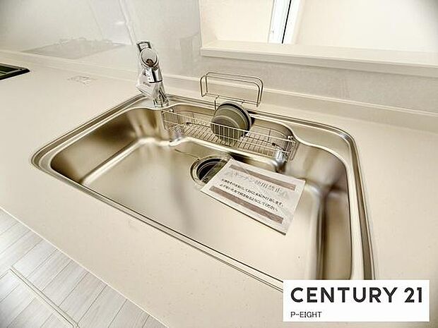 浄水器内蔵型のため、キッチン回りもスリムな印象です！