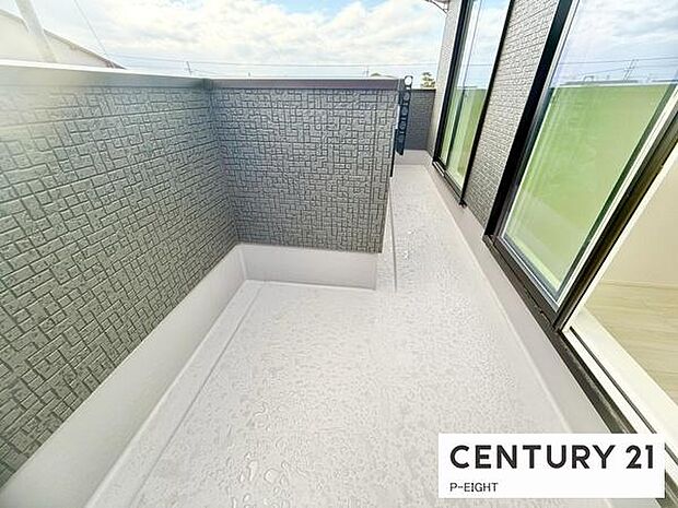 洗濯物は日当たりの良いバルコニーへ！