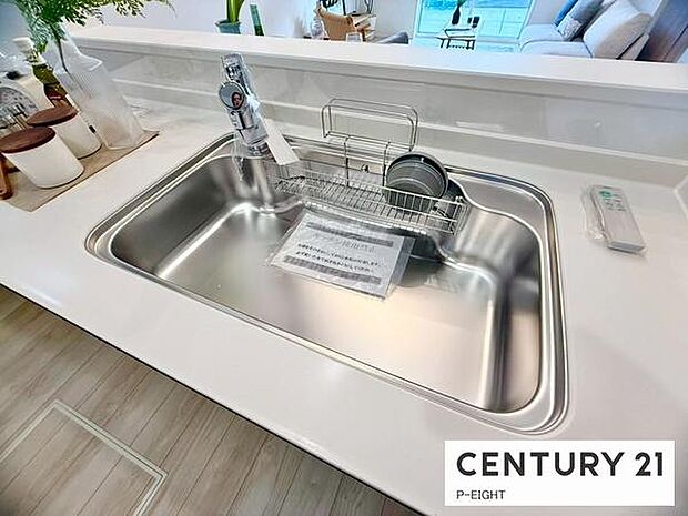 浄水器内蔵型のため、キッチン回りもスリムな印象です！