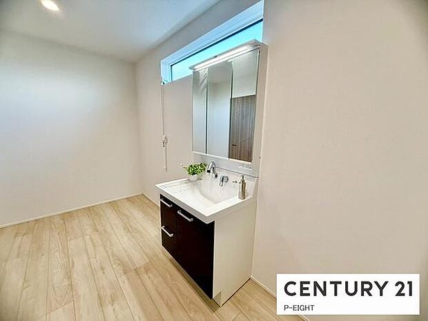 明るい洗面台で、毎日の身支度を！