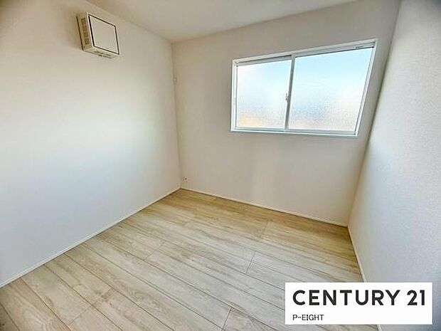 白を基調とした明るい部屋です！