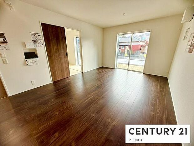 柔らかな日差しが差し込むリビングです。