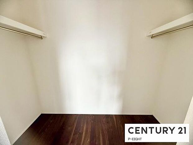 ウォークインクローゼットでたくさん収納できます！