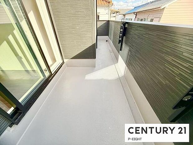 洗濯物は日当たりの良いバルコニーへ！