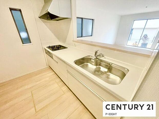 料理をしながらリビングを見渡せるつくりで、料理中も家族との会話がはずみます。