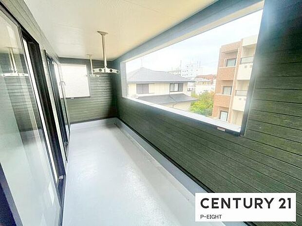 洗濯物は日当たりの良いバルコニーへ!