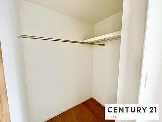 ウォークインクローゼットでたくさん収納できます!