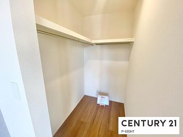 ウォークインクローゼットでたくさん収納できます！