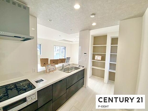 料理をしながらリビングを見渡せるつくりで、料理中も家族との会話がはずみます。