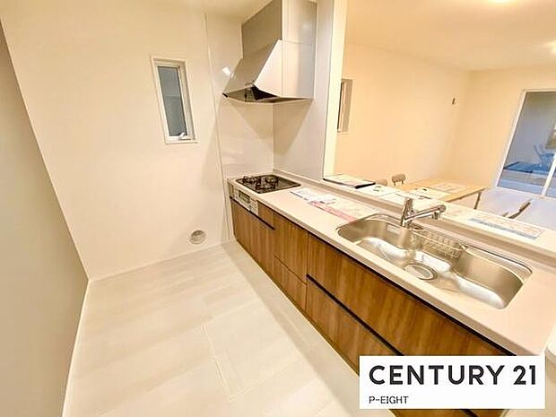 料理をしながらリビングを見渡せるつくりで、料理中も家族との会話がはずみます。