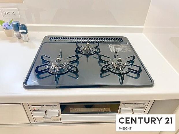三口ガスコンロで料理もはかどりますね！グリルもあります！
