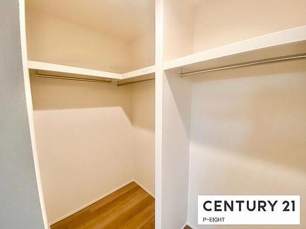ウォークインクローゼットでたくさん収納できます!
