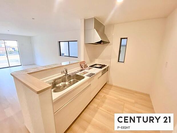 料理をしながらリビングを見渡せるつくりで、料理中も家族との会話がはずみます。