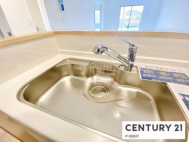 浄水器内蔵型のため、キッチン回りもスリムな印象です！