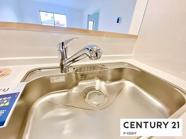 浄水器内蔵型のため、キッチン回りもスリムな印象です！