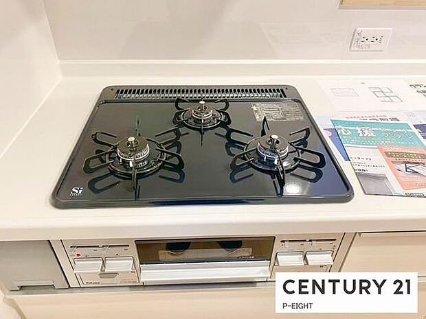 三口ガスコンロで料理もはかどりますね！グリルもあります！