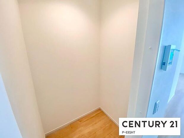 ウォークインクローゼットでたくさん収納できます!