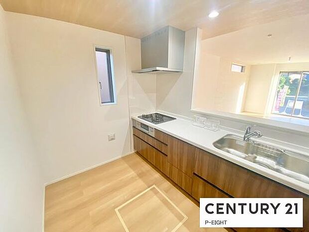 料理をしながらリビングを見渡せるつくりで、料理中も家族との会話がはずみます。