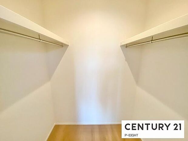 ウォークインクローゼットでたくさん収納できます！