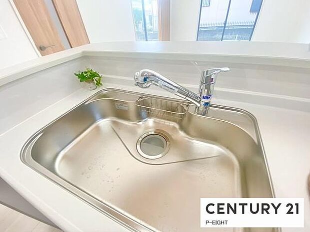 浄水器内蔵型のため、キッチン回りもスリムな印象です！