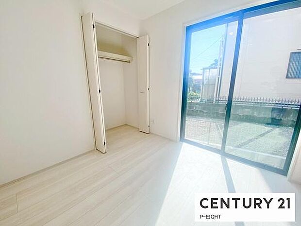 リビング横に便利な洋室！