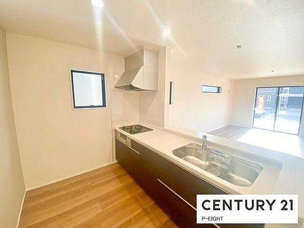 料理をしながらリビングを見渡せるつくりで、料理中も家族との会話がはずみます。