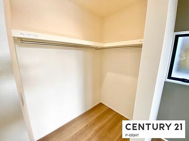 ウォークインクローゼットでたくさん収納できます!