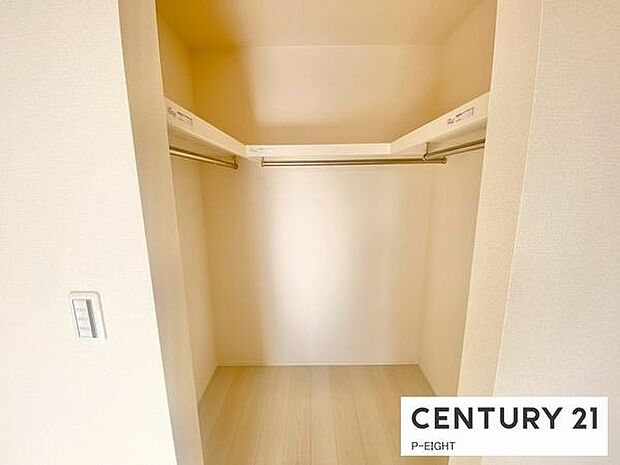 ウォークインクローゼットでたくさん収納できます!