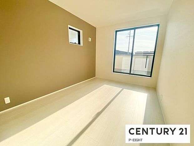 壁の色もアクセントとなりおしゃれな内装です!