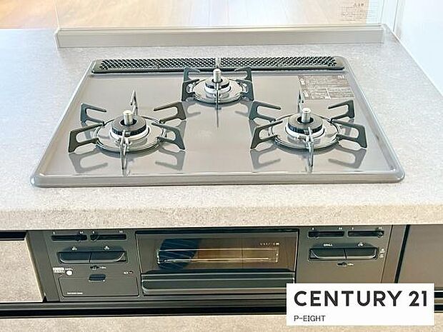 三口ガスコンロで料理もはかどりますね！グリルもあります！