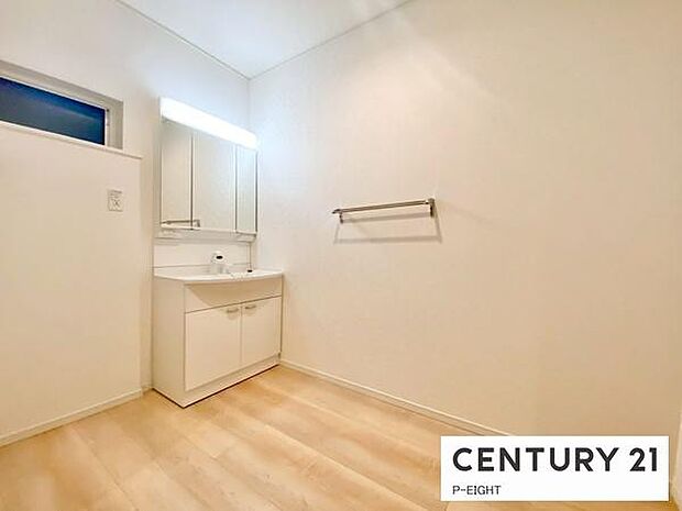 明るい洗面台で身支度ができます!