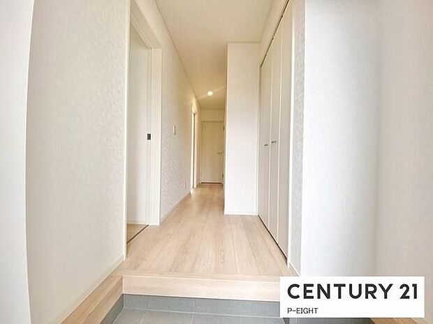 白を基調とした明るい玄関です！