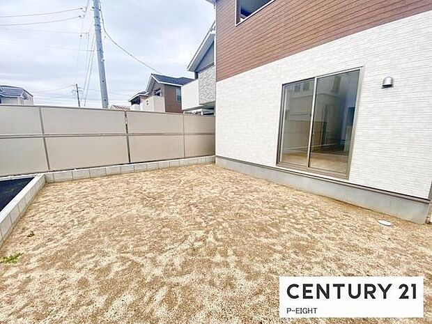 敷地内には自由に使える庭があります！