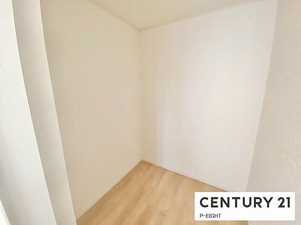 ウォークインクローゼットでたくさん収納できます！