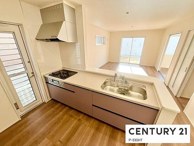 料理をしながらリビングを見渡せるつくりで、料理中も家族との会話がはずみます。