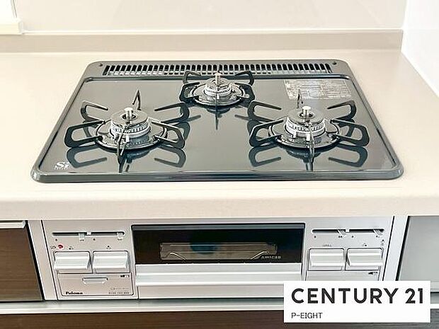 三口コンロで料理もはかどりますね！グリルもあります！