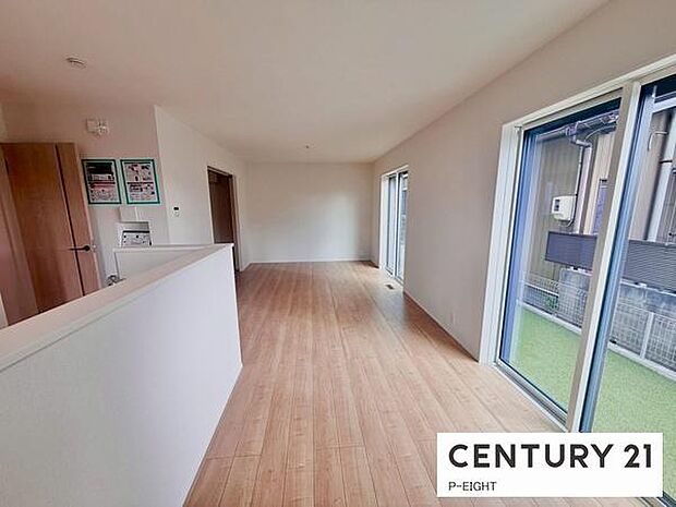 柔らかな日差しが差し込むリビングです。