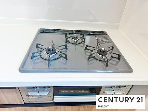 三口ガスコンロで料理もはかどりますね！グリルもあります！