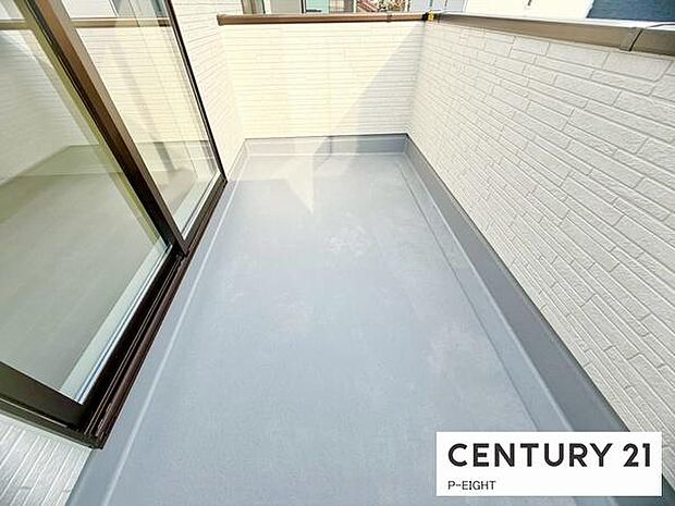 広々としたバルコニーで洗濯物も快適に。