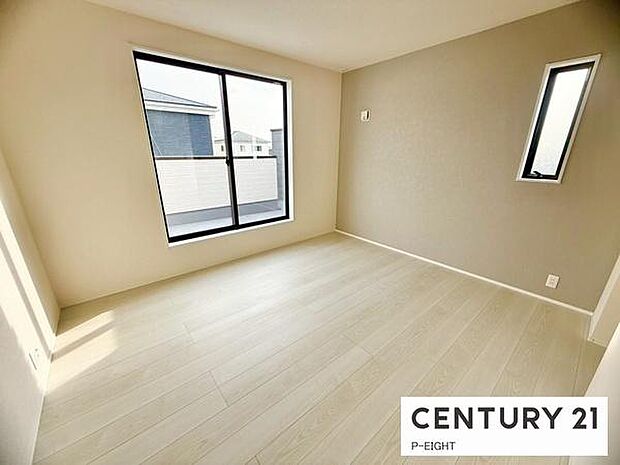 バルコニーに面しており明るい洋室です！