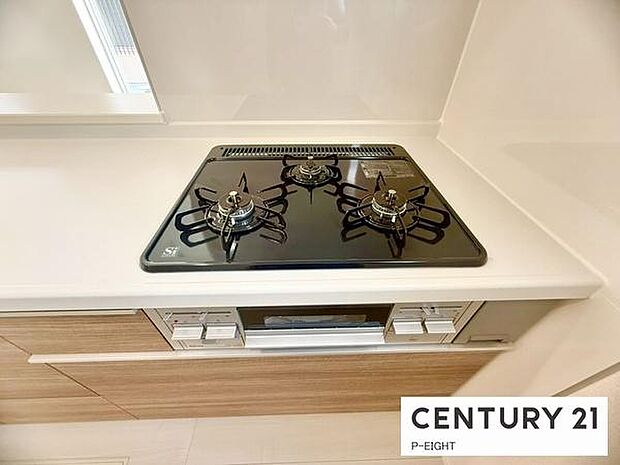 三口ガスコンロで料理もはかどりますね！グリルもあります！