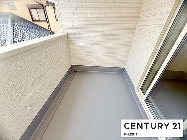 広々としたバルコニーで洗濯物も快適に。